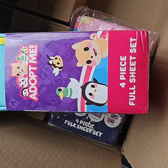 Adopt Me 4 piece Full sheet set - Picture 2 of 3